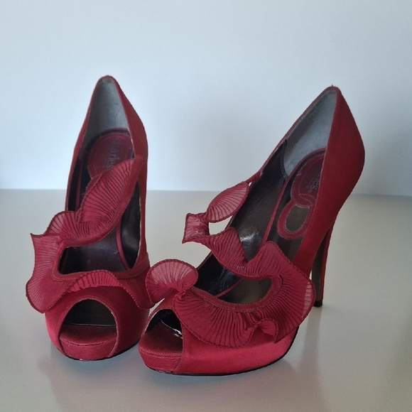Charles David Red Ruffle Peep-Toe Heels - Picture 1 of 4